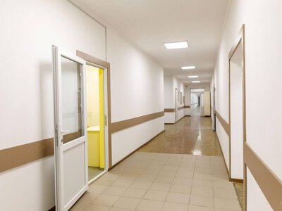 Уряд затвердив нові правила роботи медичних закладів залежно від рівня повітряної загрози + Відео