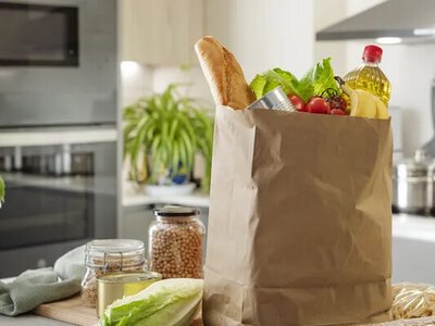 Що не можна зберігати в холодильнику: перелік продуктів