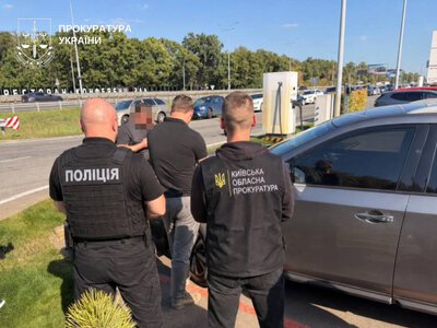 Доктор наук за 8 тисяч доларів обіцяв працевлаштування з відстрочкою від мобілізації