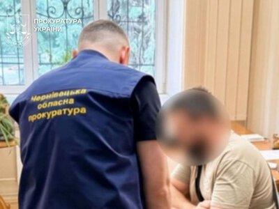 На Буковині адвоката та двох його спільників обвинувачують у ввезенні автівок під виглядом гуманітарної допомоги на понад 4,2 млн грн