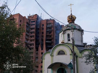  Авіабомба вдарила по житловому кварталу Краматорська: двоє поранених, рятувальники загасили пожежу у трьох квартирах 