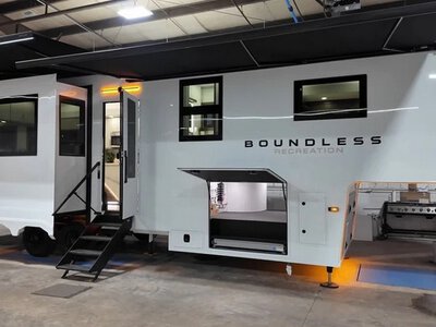 Особняк на колесах: як виглядає прототип автодому преміум-класу Boundless 320RL (ВІДЕО)