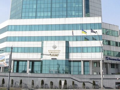 До міністерства прийшли слідчі: директора департаменту відсторонять через справу про хабар