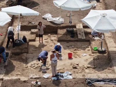 У Греції знайшли школу віком 2300 років, де Аристотель навчав Александра Македонського