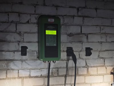 У Миколаєві з зарядної станції для електромобілів викрали два кабелі
