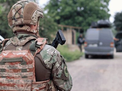  Поліціянти Херсонщини евакуювали маломобільних жителів із Золотої Балки. ВІДЕО 
