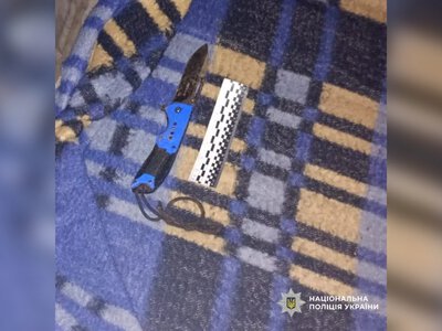 Ніж у спину: конфлікт між чоловіками на Харківщині закінчився шпиталізацією