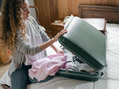 Валізи цих трьох кольорів краще не купувати: причина може здивувати