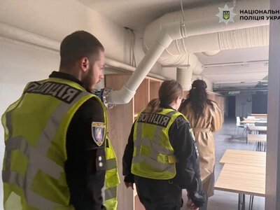 Студенти залишилися перед зачиненим укриттям під час тривоги в Києві: втрутилася поліція