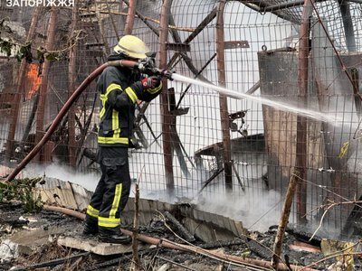 Пожежа в парку Енергетиків: у Запоріжжі згорів склад з човновим обладнанням