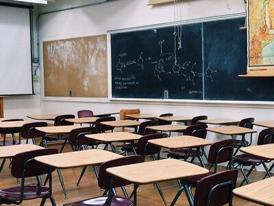 Учням 10–11 класів хочуть гарантувати випуск у своїй школі