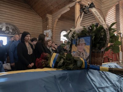 У Мукачеві попрощалися із полеглим захисником Віталієм Торонієм