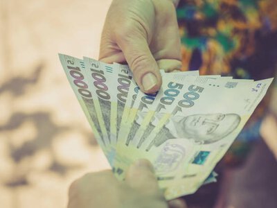 На Черкащині восьмеро випускників-сиріт отримали понад 148 тисяч гривень допомоги після втручання прокуратури