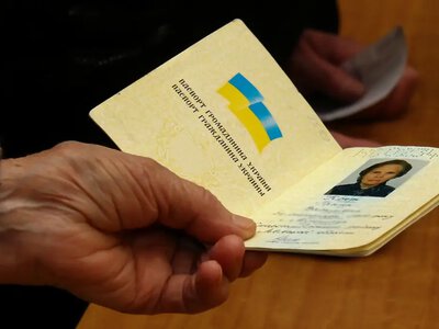 Паспорт-книжечка ще дійсний, але є нюанс: коли доведеться платити штраф, а коли – вилучать