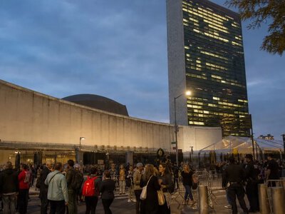 У Нью-Йорку сотні людей закликали ООН протидіяти антисемітизму — Jerusalem Post