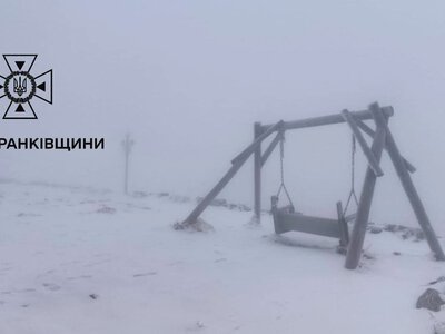 У Карпатах ударив мороз: гору Піп Іван засипало снігом