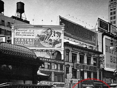 На знімку 1936 року помітили мандрівника у часі з пристроєм із майбутнього (фото)
