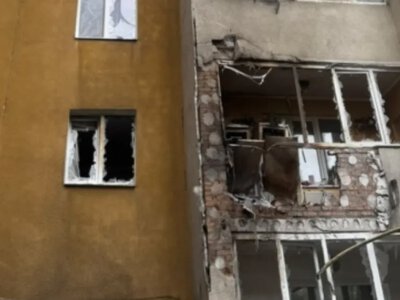 У Хмельницькому російський дрон поцілив у багатоповерхівку