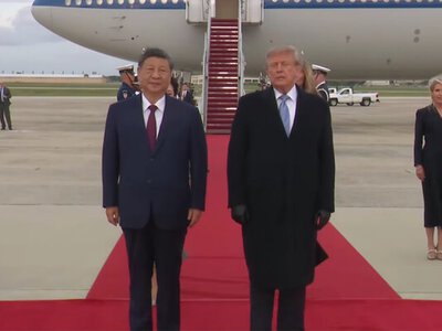 Трамп особисто зустрів Сі Цзіньпіна, який прибув у США вперше за 11 років, з червоною доріжкою, як Путіна на Алясці