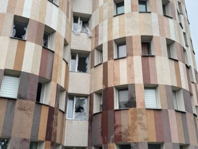 Внаслідок удару постраждав пологовий будинок у Києві. Пацієнтки і діти вціліли, в розпал атаки народився хлопчик