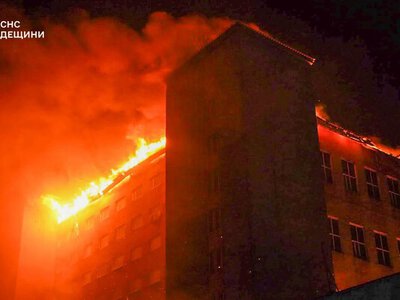 Нічний масований удар Росії по Одесі: пошкоджено гіпермаркет “Нова лінія”, лікарню та гімназію, є постраждалі