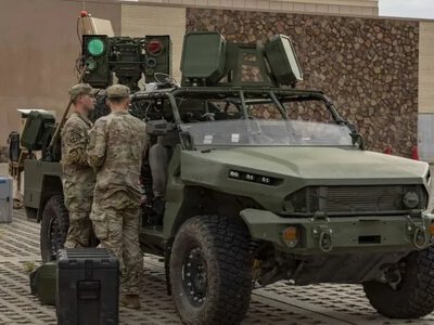 Американські військові показали бойовий лазер AMP-HEL на машині