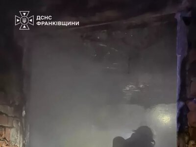 У Надвірній горіло складське приміщення