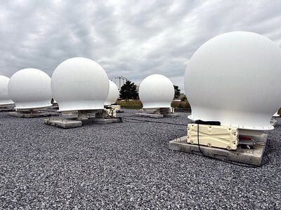 Хотіли позбавити українських військових інтернету. У Польщі загорілася наземна станція Starlink — підозрюють диверсію