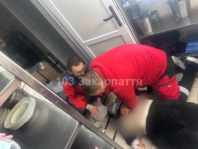 На Закарпатті медики 40 хвилин боролися за життя 65-річної жінки