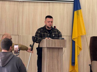 Ветерани просять облаштувати вхід і парковку біля госпіталю в Черкасах