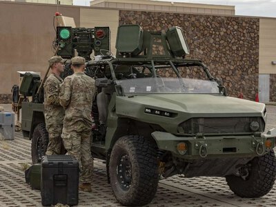 Лазер на пікапі: США випробували нову систему проти дронів