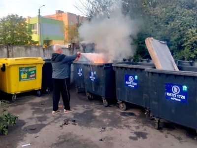 У Квасилові знову підпалили контейнер для сміття