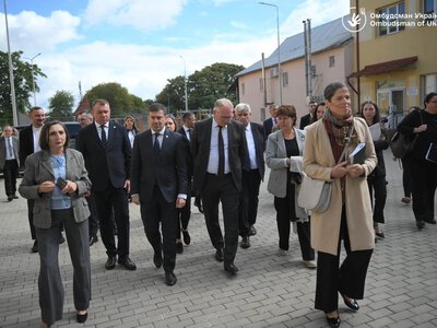 Омбудсмани України та Угорщини перевірили 11 шкіл на Закарпатті