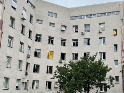 Пошкоджений обстрілом пологовий будинок у Києві продовжує працювати: в укритті народився хлопчик