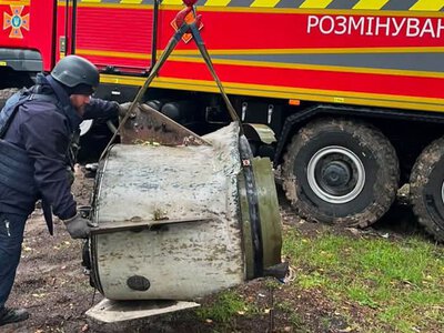 Пошкодили пологовий будинок: в ДСНС розповіли про наслідки нічної атаки по Києву