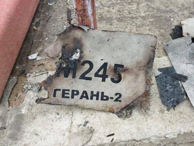 Росія знову атакувала Київ дронами. Уламки впали в Оболонському районі