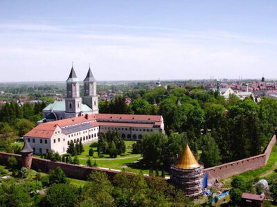У монастирі бенедиктинок у Польщі чоловік із ножем напав на людей: загинув священник