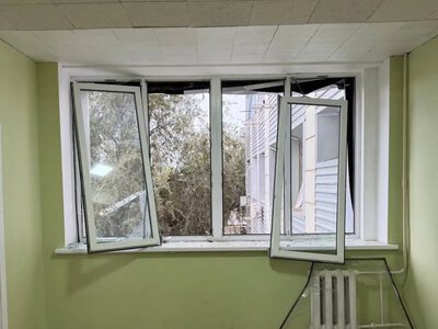 Внаслідок нічного удару по Єврейській лікарні в Одесі зруйновано верхні поверхи та фасад (фото)