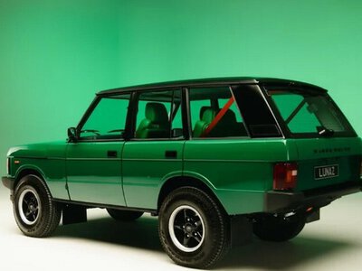 У стилі попарт: фірма Девіда Бекхема перетворила класичний Range Rover на електрокар