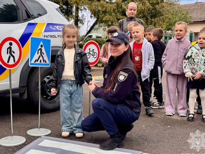На Закарпатті школярів вчили, як не потрапити в небезпечну ситуацію на дорозі