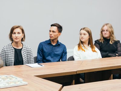 Студентка Фахового коледжу УКД працювала над путівником весільними звичаями з командою проєкту «Витоки»
