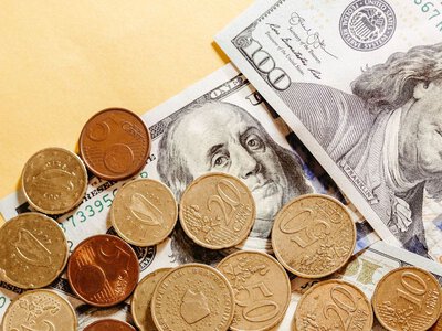 Долар наблизився до рекорду: НБУ показав офіційний курс валюти на 25 вересня