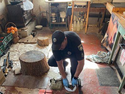 На Охтирщині завершили розслідування щодо чоловіка, у якого виявили зброю, вибухівку та наркотики