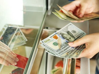 Де українцям обмінювати валюту без комісії?