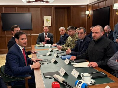 Тристороння зустріч США, росії та України: що відповіли Київ і Москва