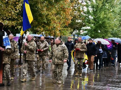 Ніжин провів в останню путь полеглого бійця, який понад два роки вважався зниклим безвісти