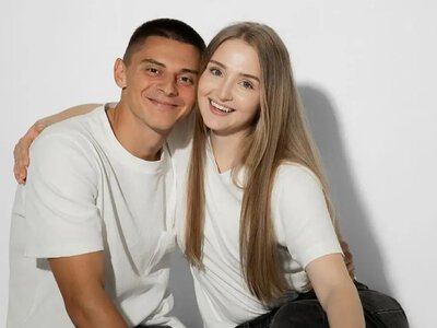 Милота. Дружина Миколенка показала їхню підрослу доньку і здивувала несподіваним приїздом до України