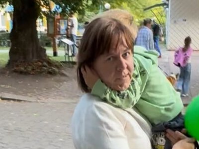 У Львові розшукали жінку, яка била сина посеред парку