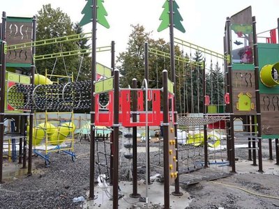 На Європейській площі у Вінниці облаштовують інклюзивний дитячий майданчик