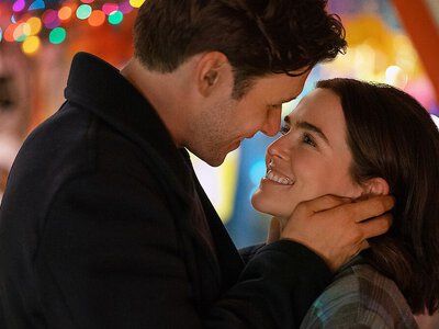 Кохання, відпустки й службові романи: 3 романтичні комедії Netflix 2026 року